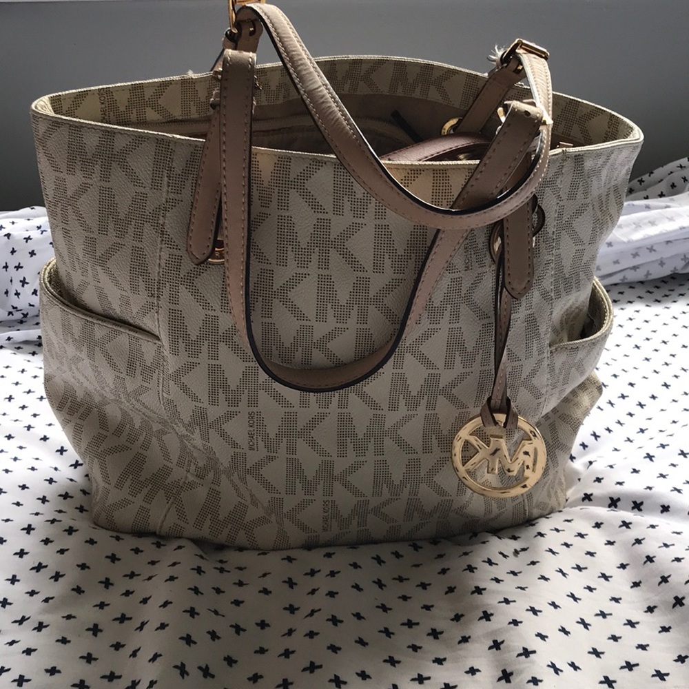 MK tote